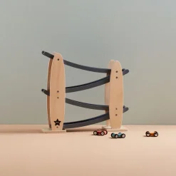 Kids Concept Hölzerne Rennstrecke mit drei Autos