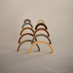 Mushie Regenbogen Stapelturm Sol